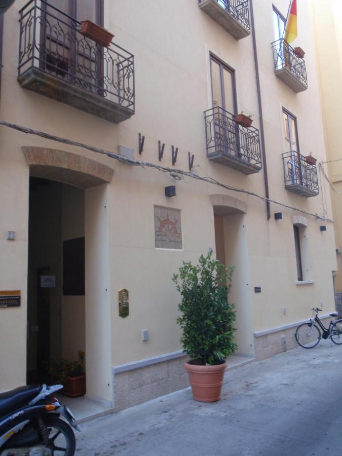 Palazzo Dei Corsari Aparthotel Trapani Exterior photo